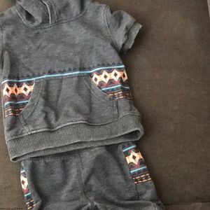 Baby short sleeve hoodie with matching shorts